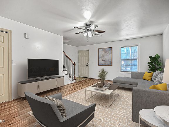 2nd image of 2420 Volunteer Pkwy APT 42