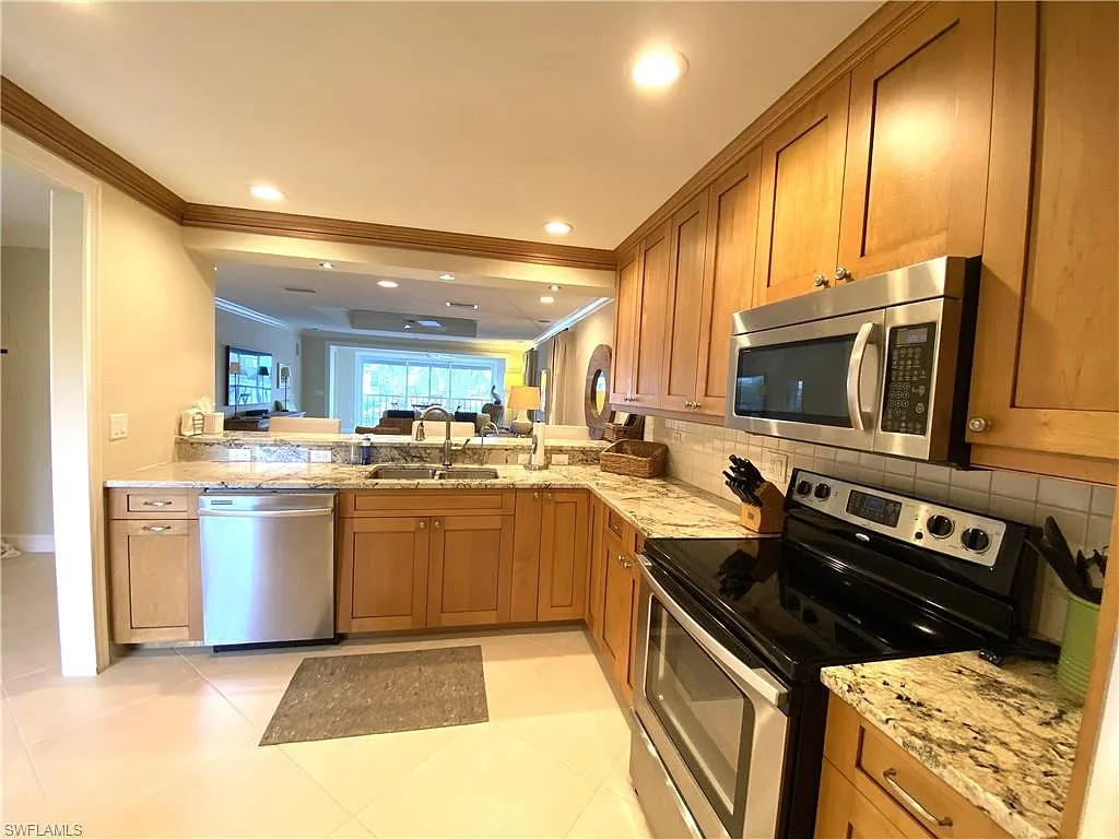 2 bed, 2.0 bath, 1335 sqft, $11,000 — Photo 4