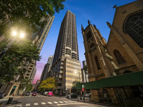 30 E Huron St APT 3508, Chicago, IL 60611