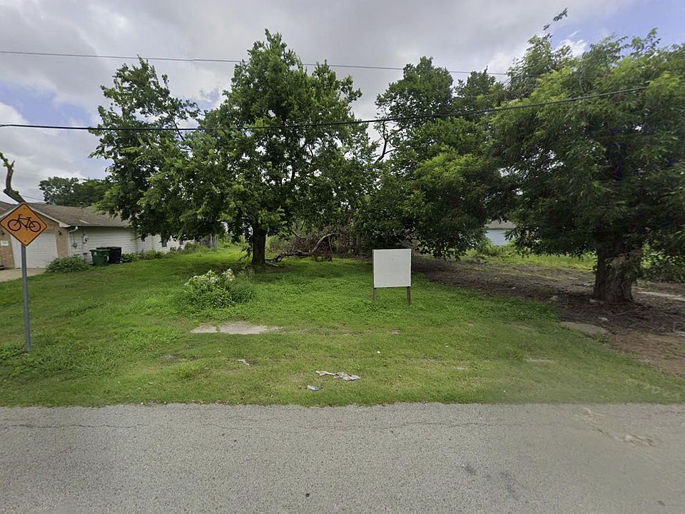 2nd image of 3209 Tuam St
