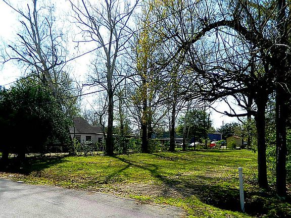  View from the Right front of the property Lot Size increases to 20,000 sqft when combined with 209 Tidwell