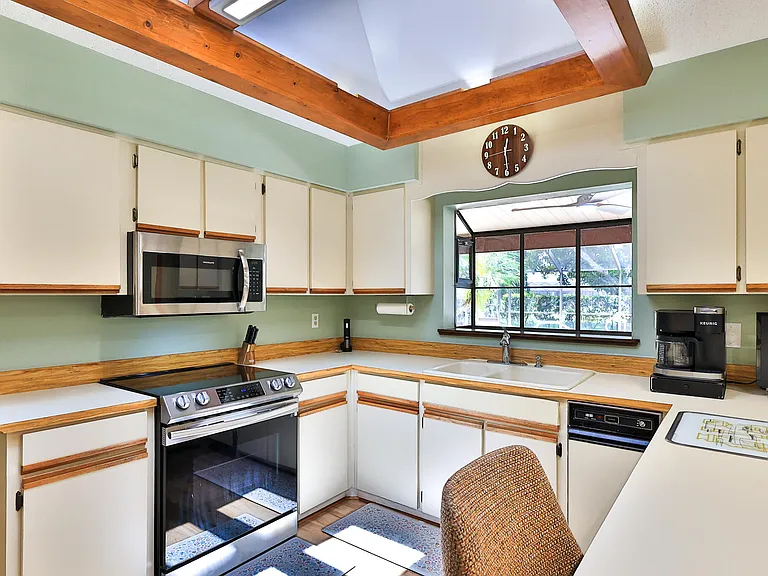 1807 Lindbergh Ln — Photo 14