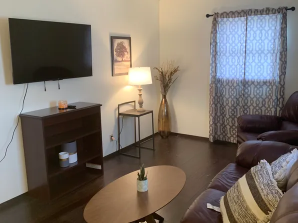 617 4th St #2, Charleston, IL 61920