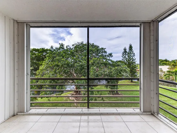 112 Royal Park Drive #3D, Oakland Park, FL 33309