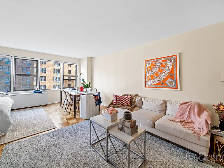 355 E 72nd St #11G — Photo 3