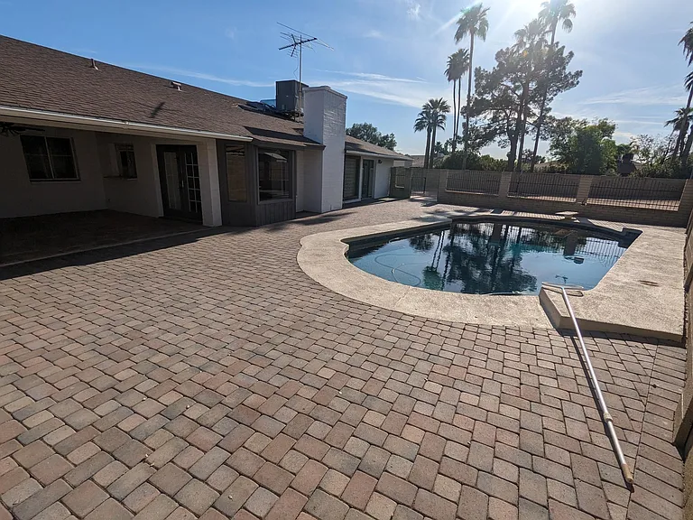 240 E Muriel Dr — Photo 20