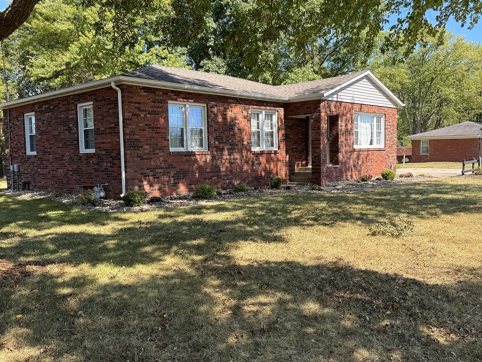 3 bed, 1300 sqft, $1,350 — Photo 3