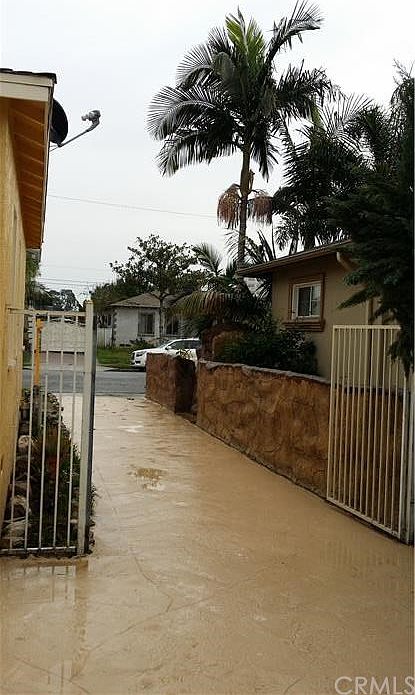 2nd image of 2523 Leo Ave