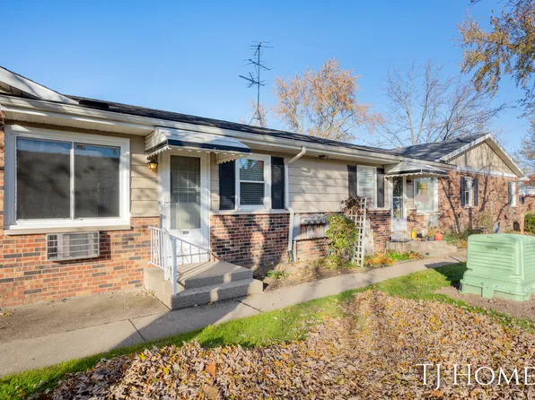 686 Andover St SE, Kentwood, MI 49548