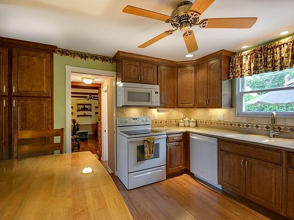 4th image of 4144 Leona Dr