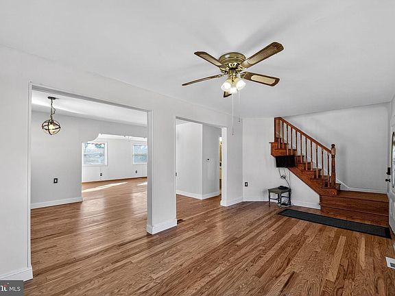 5th image of 623 Kenilworth Ave
