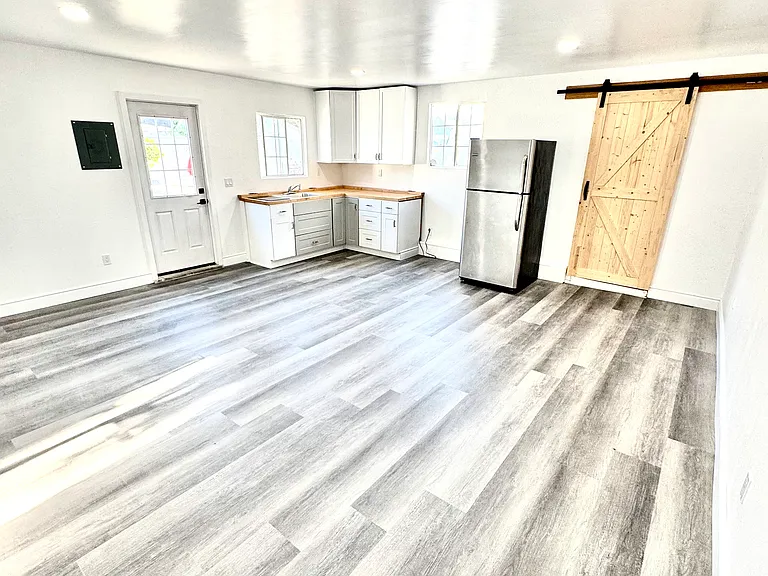 525 Sycamore Pl — Photo 3