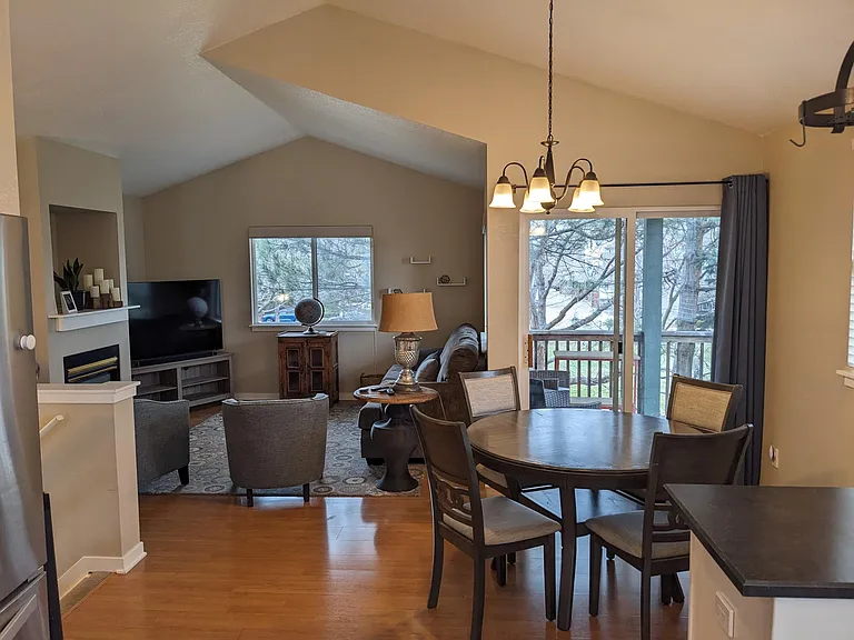 102 Rowena Pl — Photo 12