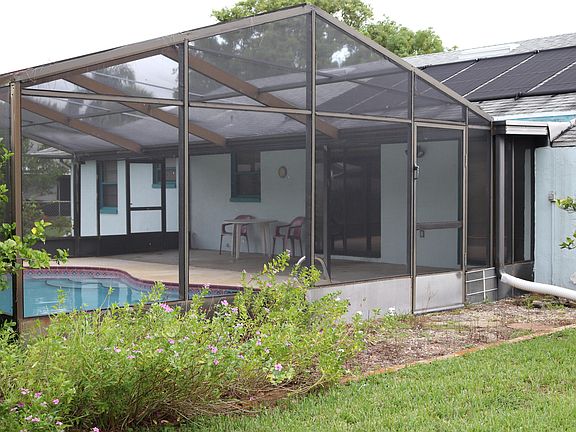 5th image of 854 Honeysuckle Dr