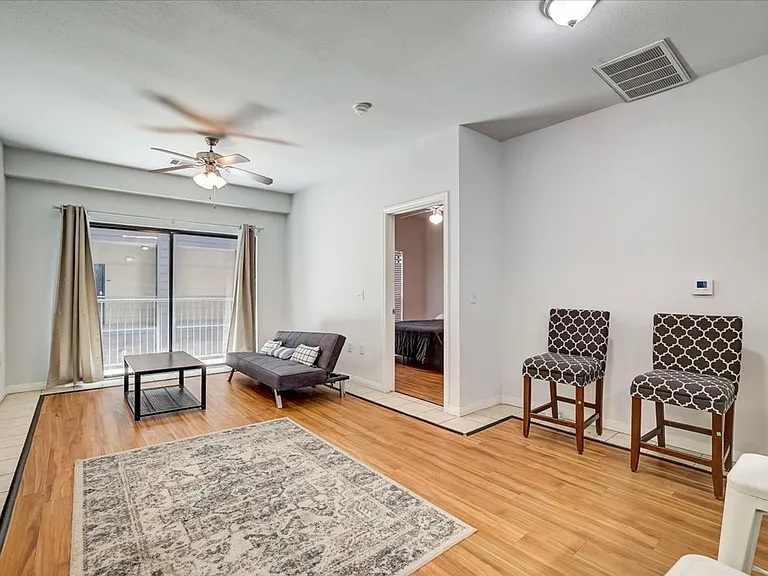 Texan Pearl Best Value in West Campus — Photo 60