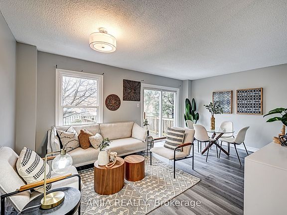 3rd image of 61 Sorrell Cres