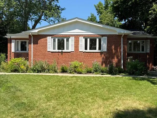 560 Ivy Ct #1, Lake Forest, IL 60045