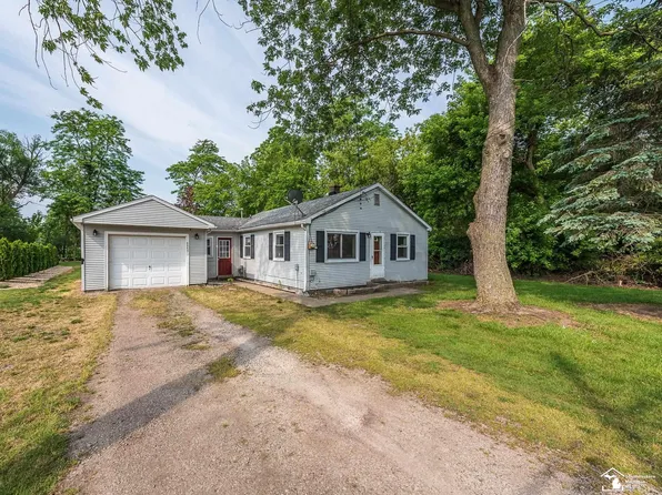 4945 Plum Creek Dr, Monroe, MI 48161