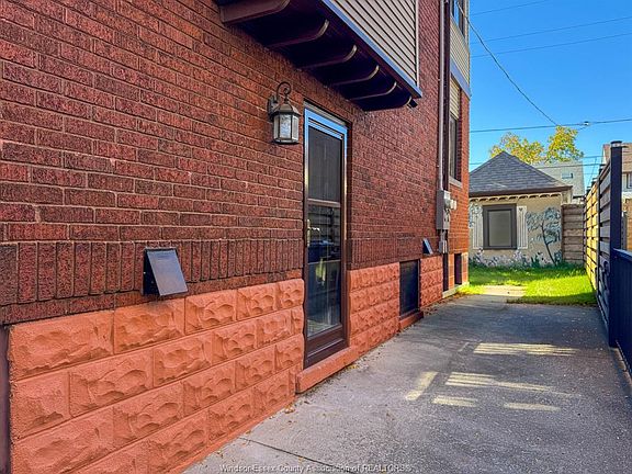 2nd image of 1077 Chilver Rd #2