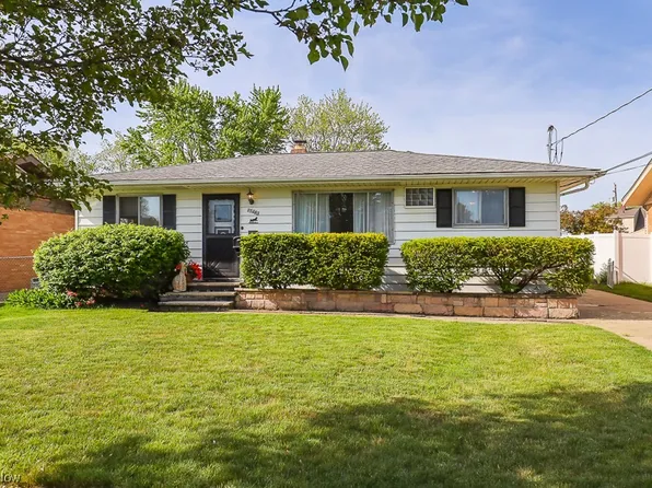15483 Hocking Blvd, Brookpark, OH 44142