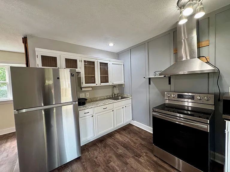 9251 Atwood Ave — Photo 12