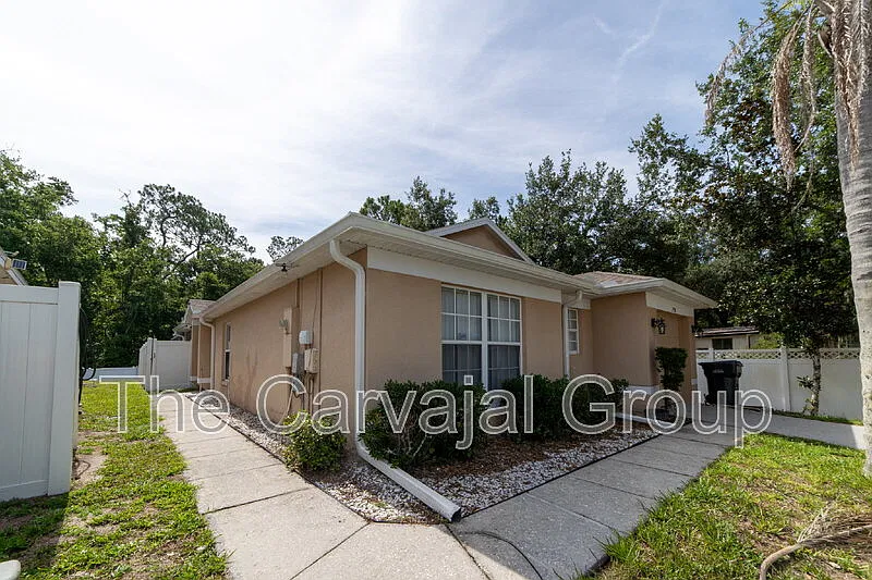 3 bed, 3.0 bath, 1589 sqft, $2,125 — Photo 2