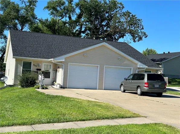 907/909 E 4th St, Maryville, MO 64468