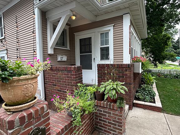 2nd image of 1719 22nd Ave NE