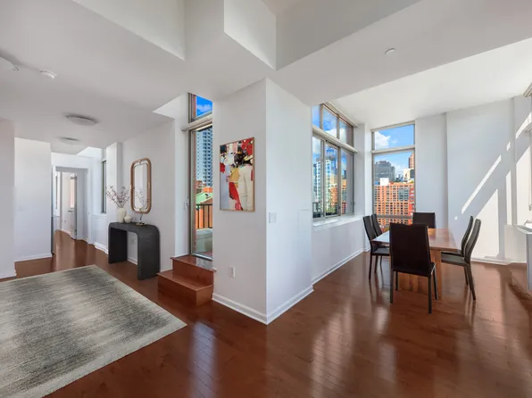 250 East 30th Street image 1 of 13