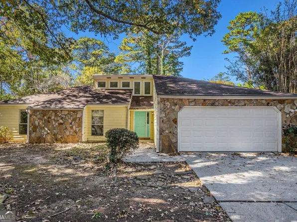 2901 Carrousel Ct, Stone Mountain, GA 30087