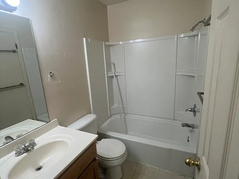 1430 E Ave NE #8 — Photo 7