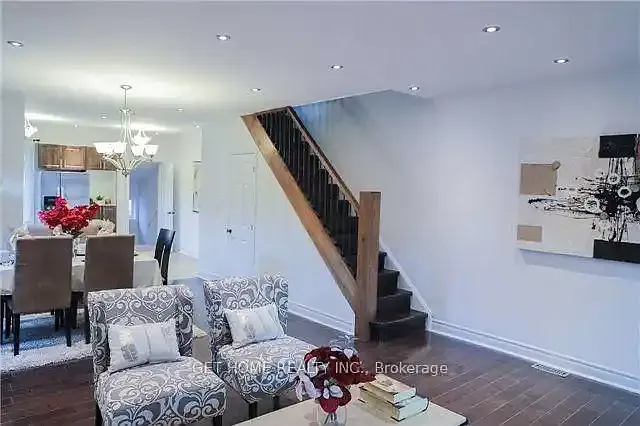 339 Coxwell Ave #1 — Photo 2