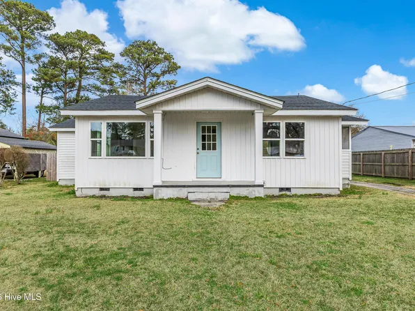 204 N McRae St, Burgaw, NC 28425