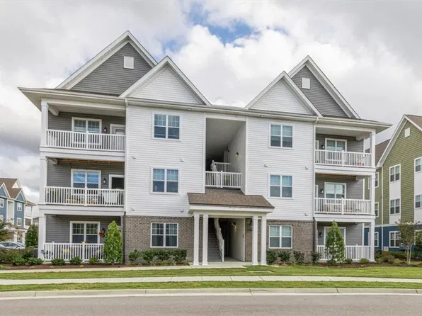 1733 Dromolin Dr #104, Virginia Beach, VA 23456