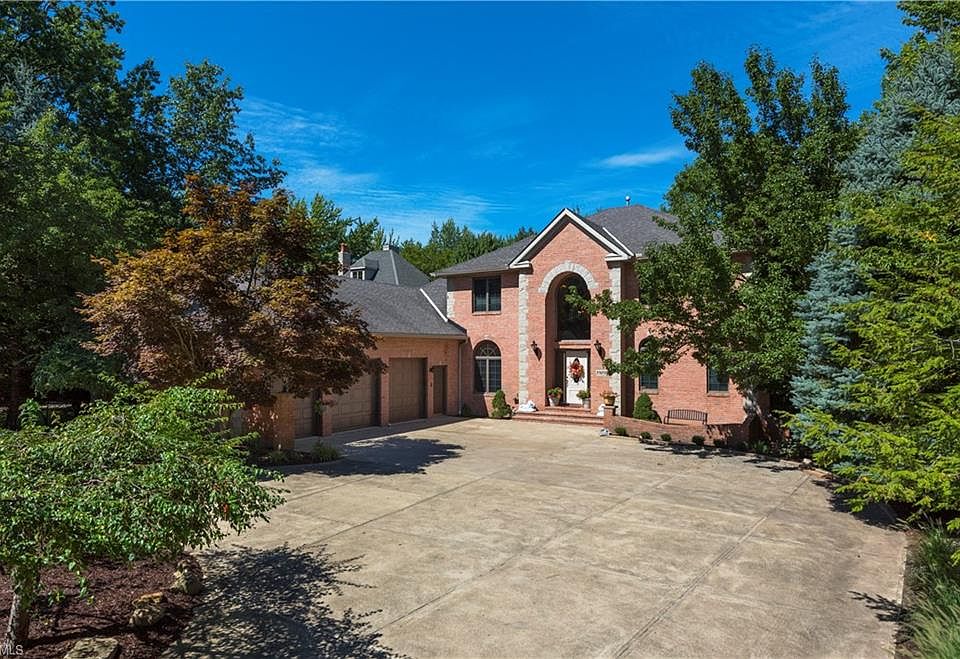 1st image of 29120 Hilliard Blvd