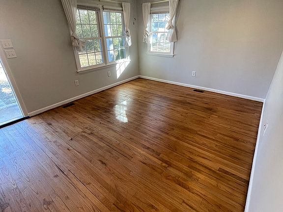 4th image of 2627 Davis St