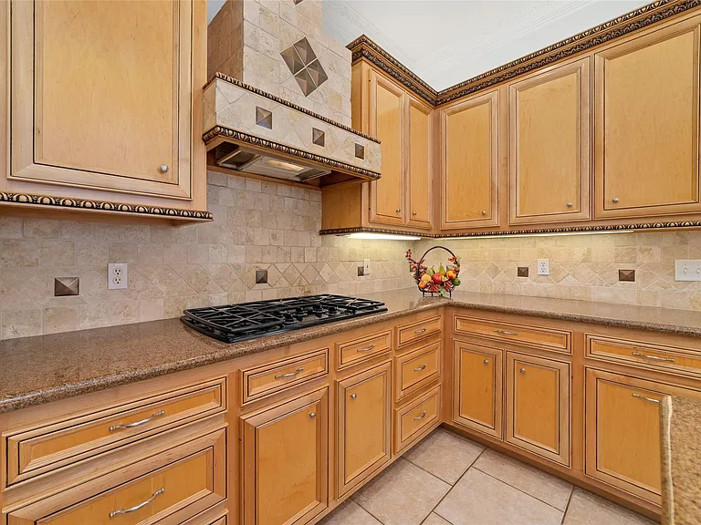 13311 Duke Of York Ln — Photo 11