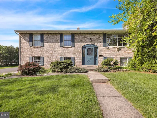 6 Aspen Ct, Douglassville, PA 19518