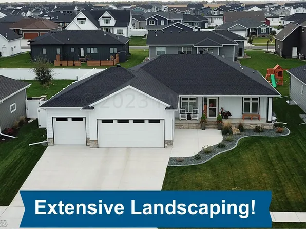 2678 Golden Ln S, Fargo, ND 58104