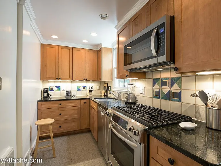 1400 29th St NW — Photo 5