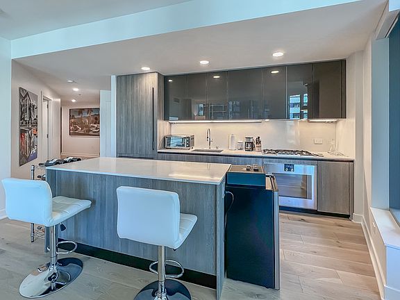 5th image of 201 Folsom St APT 7E