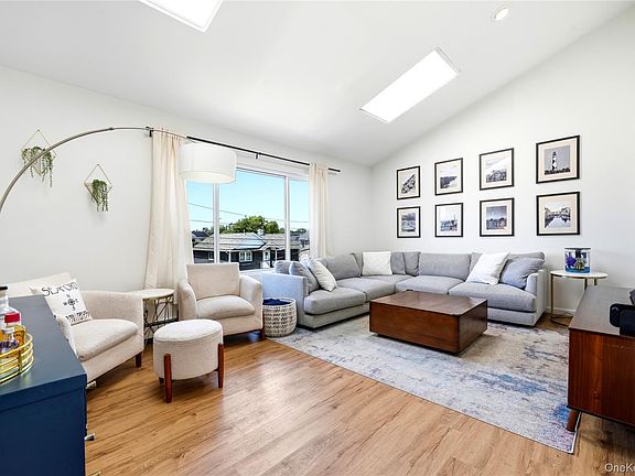 3rd image of 2569 Seminole Avenue