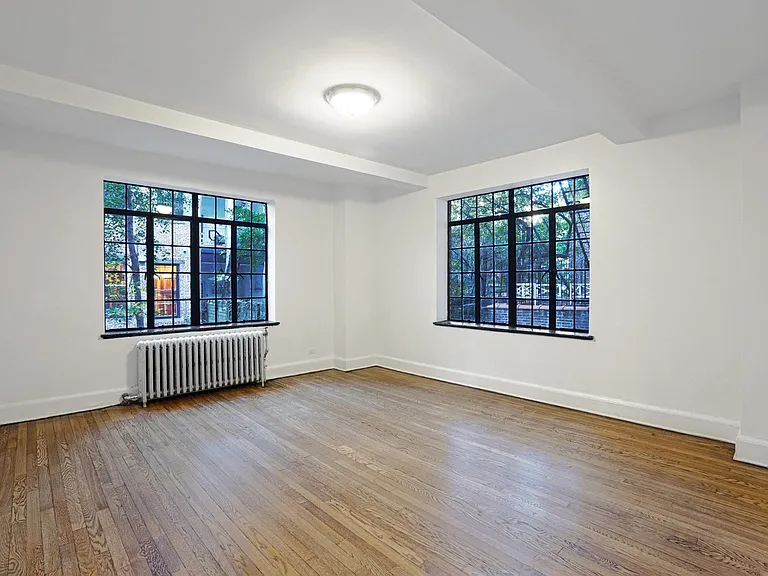 433 W 21st St #2F — Photo 3