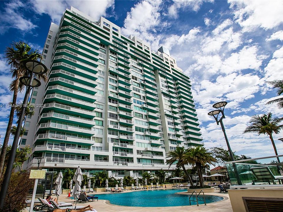 1st image of 400 S Pointe Dr APT 501