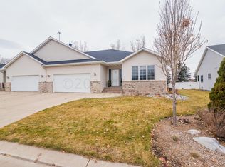 3543 Woodbury Ct S, Fargo, ND 58103