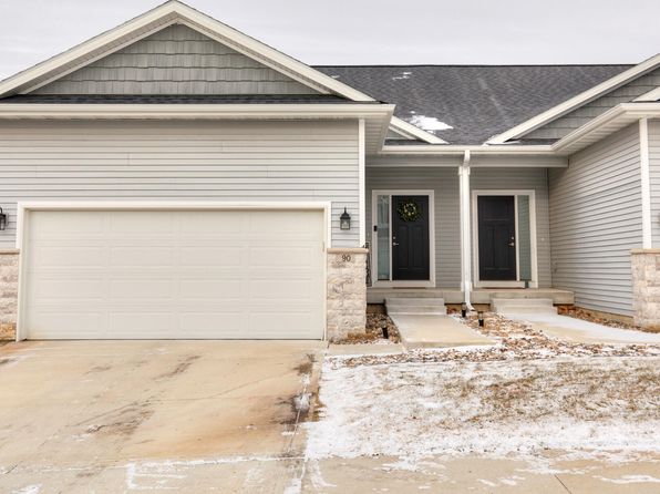 90 Keeneland Ct, Pleasant Hill, IA 50327