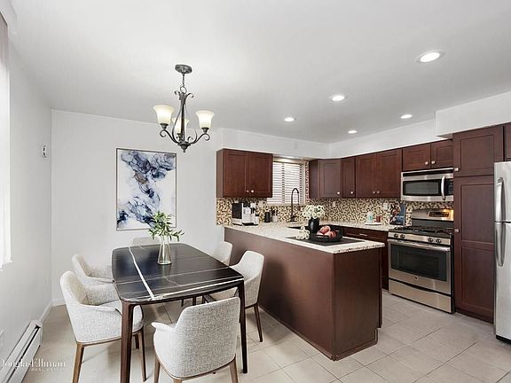 3rd image of 1453 Shore Dr