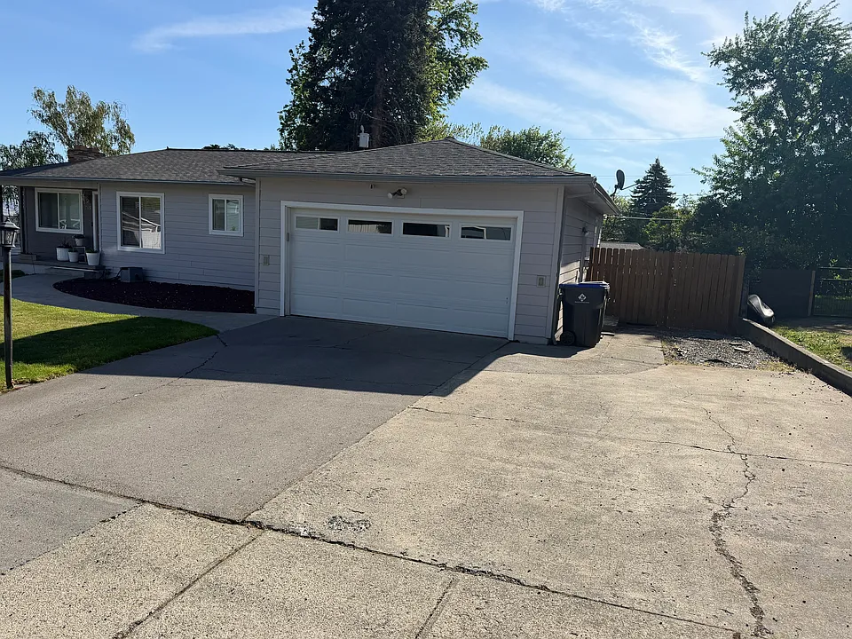 705 E 21st Pl
