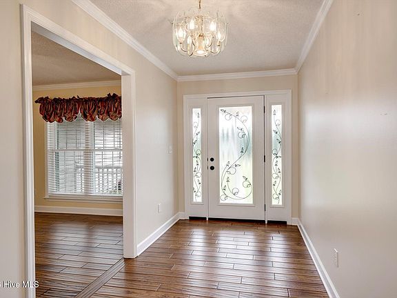 3rd image of 328 Mustang Drive
