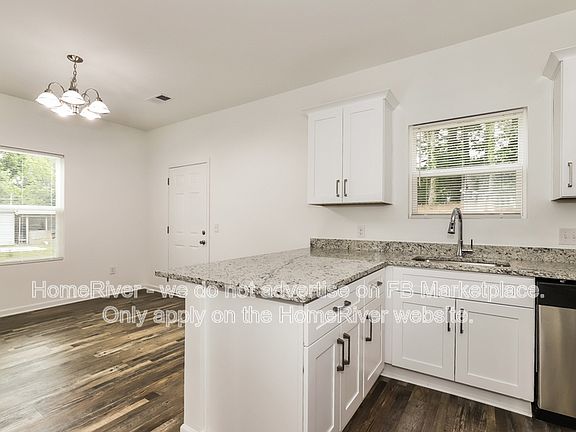 5th image of 828 Graylyn Dr
